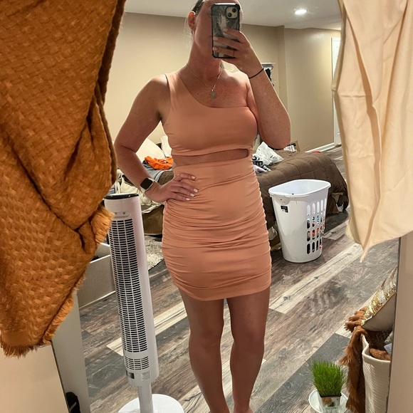 Blush colored body con dress. One shoulder with the mid-section cut out - Picture 1 of 2